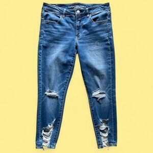 AMERICAN EAGLE Next Level Stretch Jegging Crop Distressed - EUC